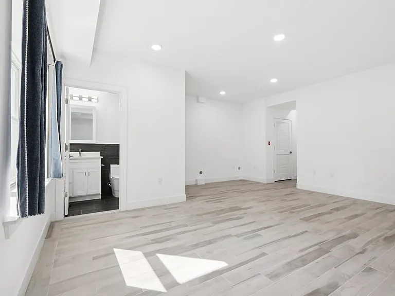 131 Zabriskie St #1 — Photo 20