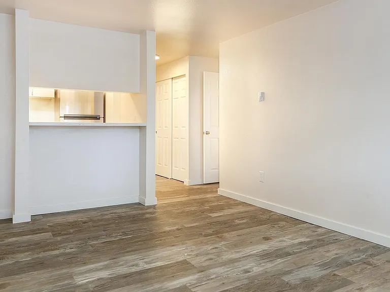 Hillcourt Apartments — Photo 24