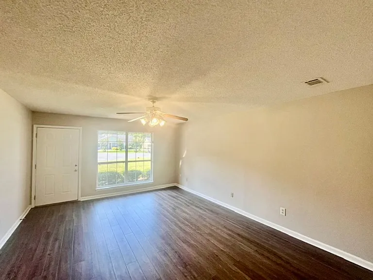 41-43 Cornerstone Dr NW — Photo 4