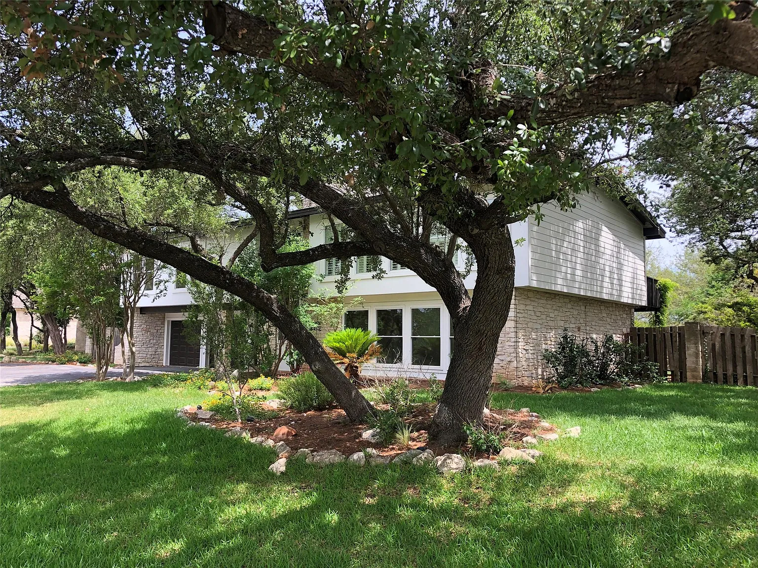 4 bed, 3.0 bath, 3130 sqft, $3,600 — Photo 2