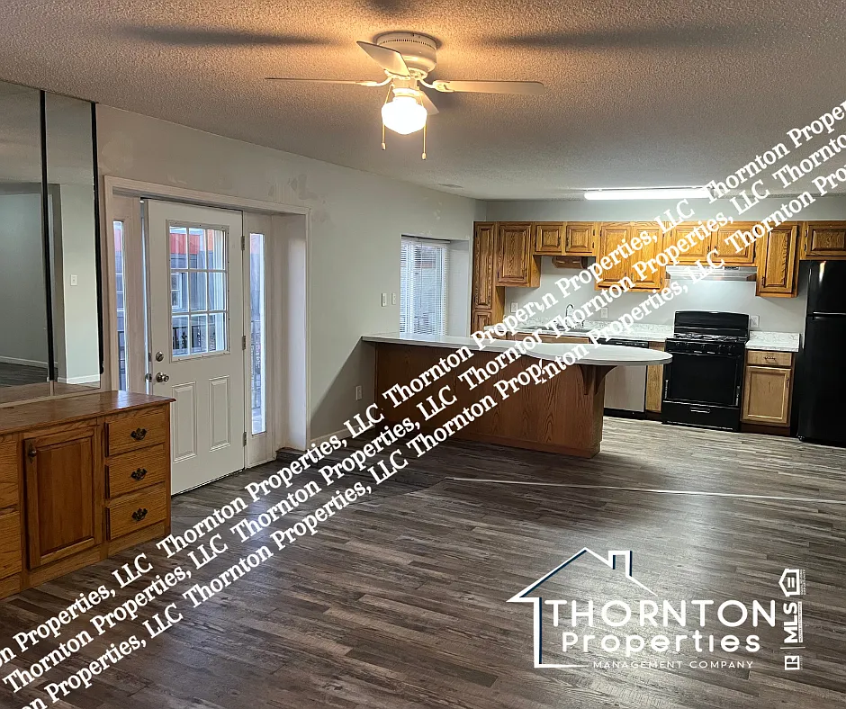 3 bed, 2.5 bath, $1,100 — Photo 4