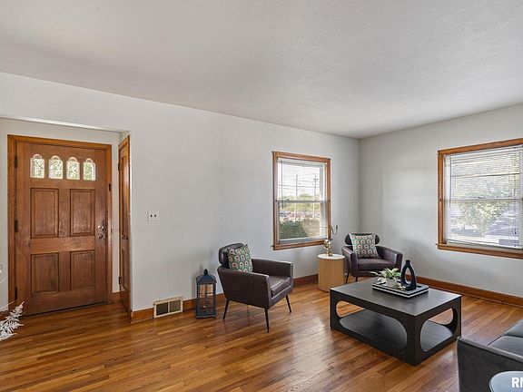 2nd image of 2325 Marquette St