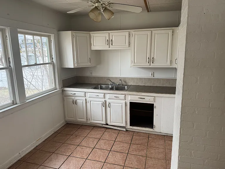 708 Hancock St — Photo 9