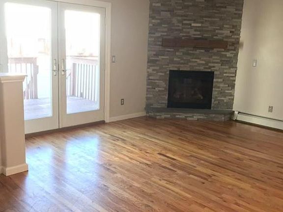 4th image of 197 Essex Dr #2