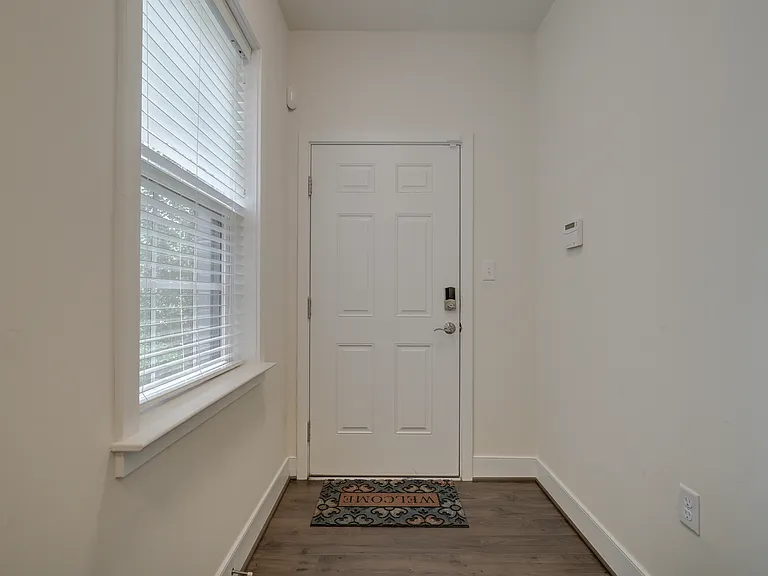 2010 Libbie Lake West St #B — Photo 12