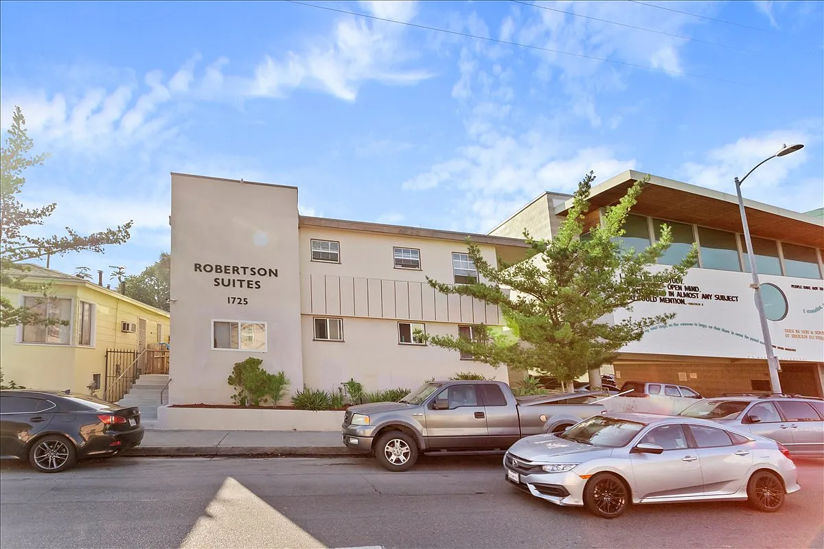 1 bed, 720 sqft, $1,950 — Photo 3