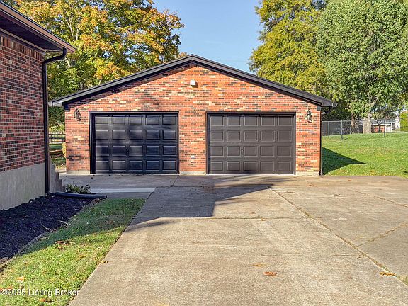 5th image of 667 Old Mill Stream Ln