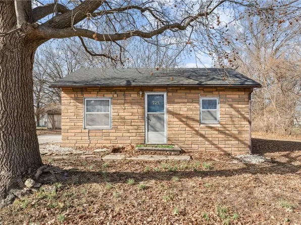 725 N Hamilton St, Olathe, KS 66061