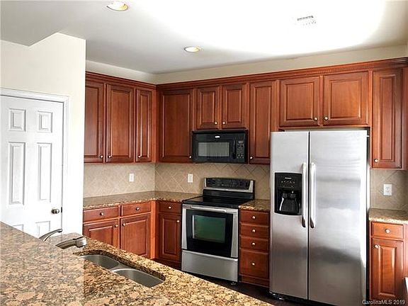 4th image of 9421 Kings Parade Blvd