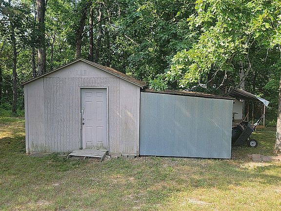 Shed W/lean-to