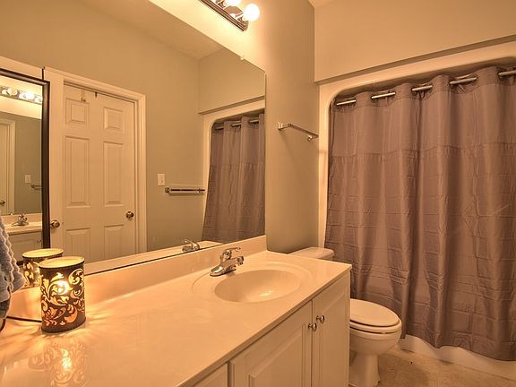 3rd image of 604 Carved Oak Dr