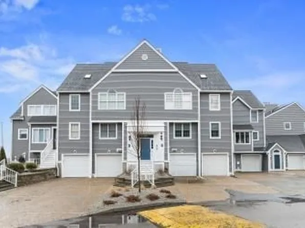 700 Shore Dr Unit 306, Fall River, MA 02721