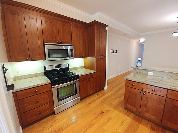 2nd image of 1350A Stevenson St
