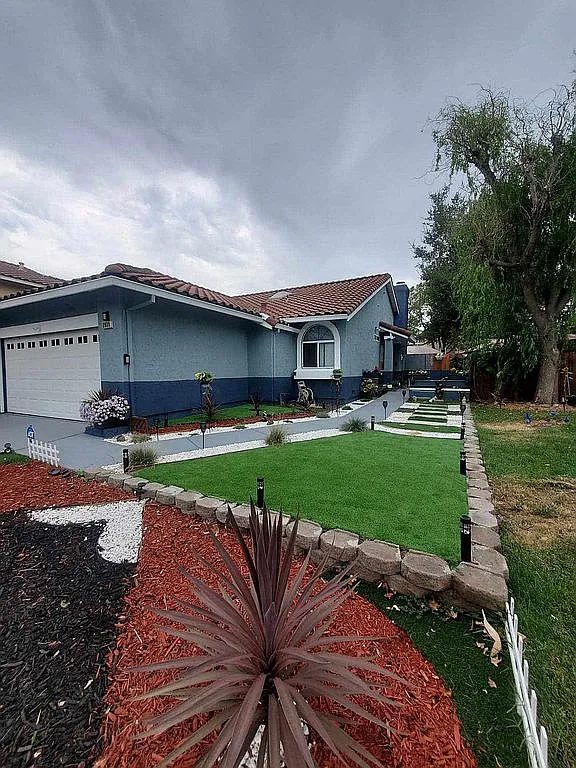 2935 Filbert St photo 1