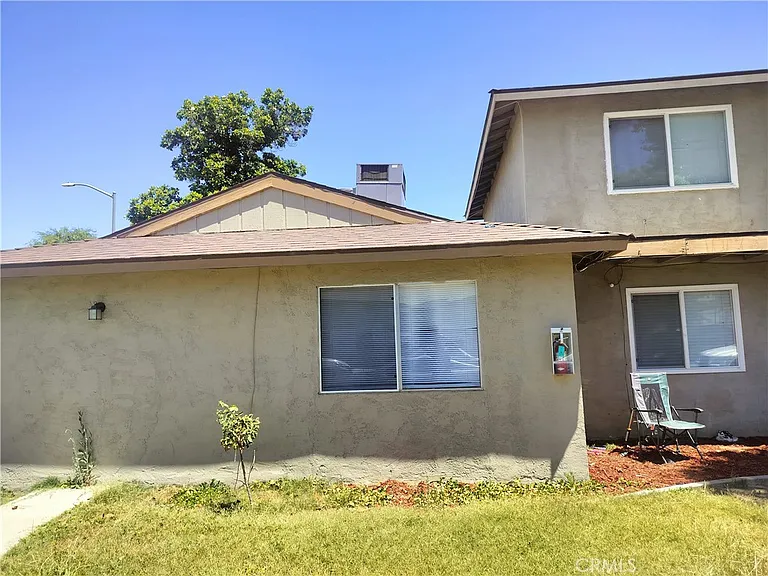 912 Valhalla Dr — Photo 2
