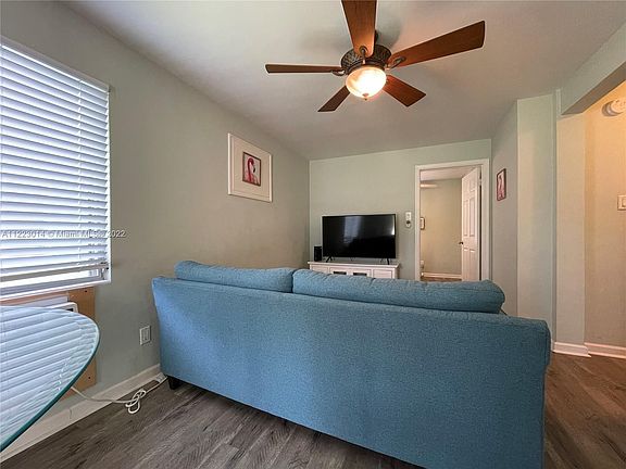 3rd image of 611 N L St APT 2