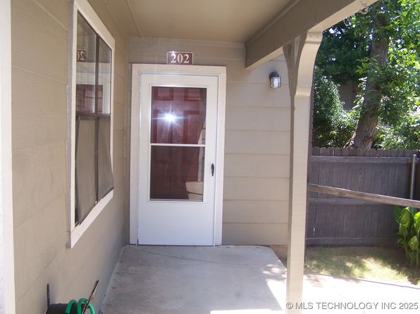 9005 S Delaware Ave UNIT 202