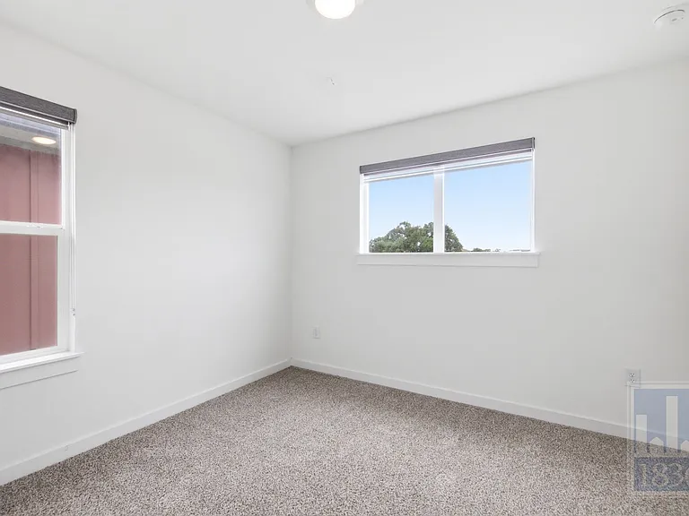 10925 Tildon Ave — Photo 20
