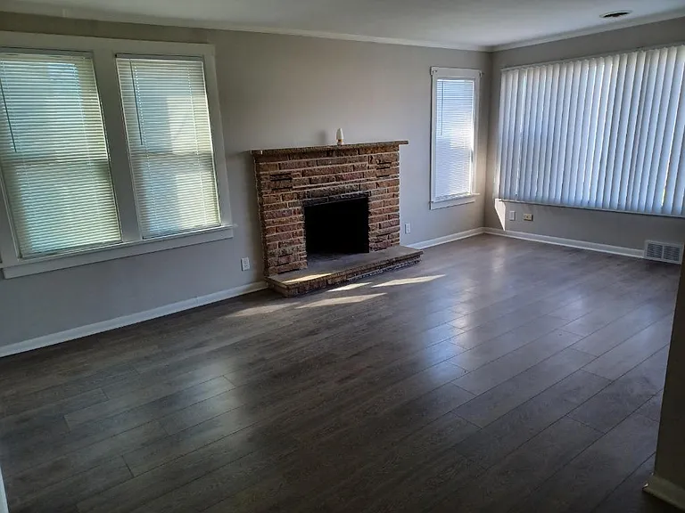 107 Burton St — Photo 5
