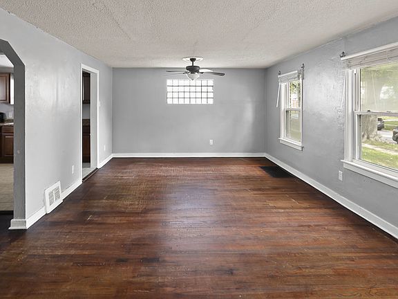 2nd image of 411 N Dade Ave