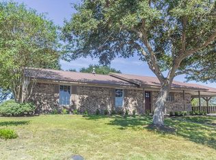 517 County Rd, Weimar, TX 78962