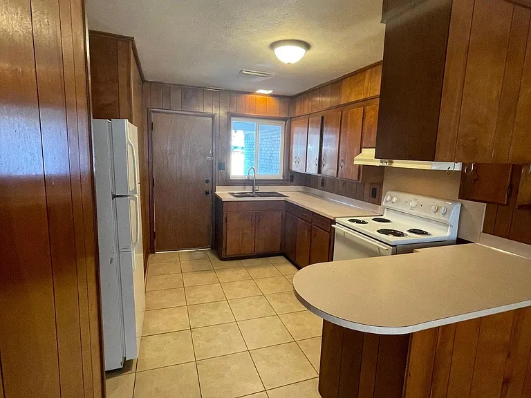 802 Lakeland Dr — Photo 5