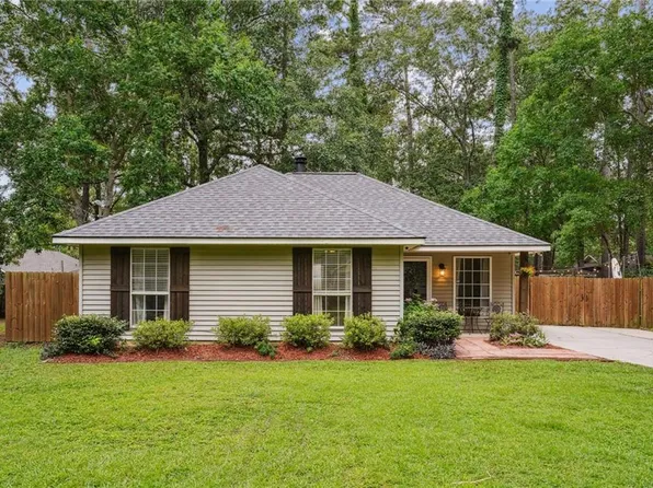 2434 Toulander St, Mandeville, LA 70448