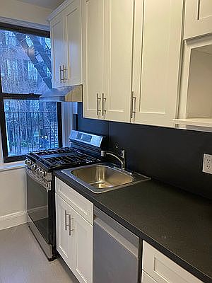 2nd image of 400 E 50th St APT 2C