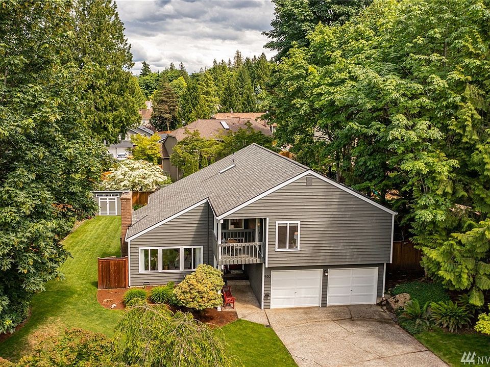 Home sweet home in "The Woods" of Issaquah! Fall in love with both the indoor and outdoor spaces of this beautifully updated property.