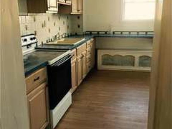 5th image of 609 N 8th St