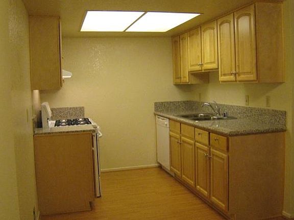 5th image of 518 Salem St APT 7