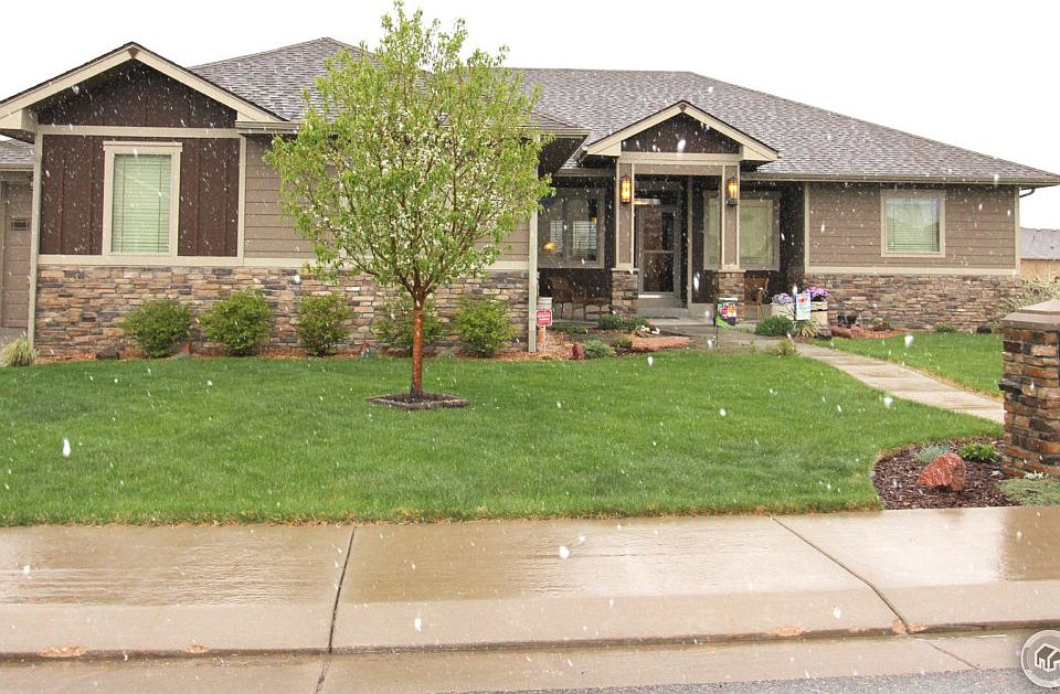 1st image of 581 Park Pl Dr