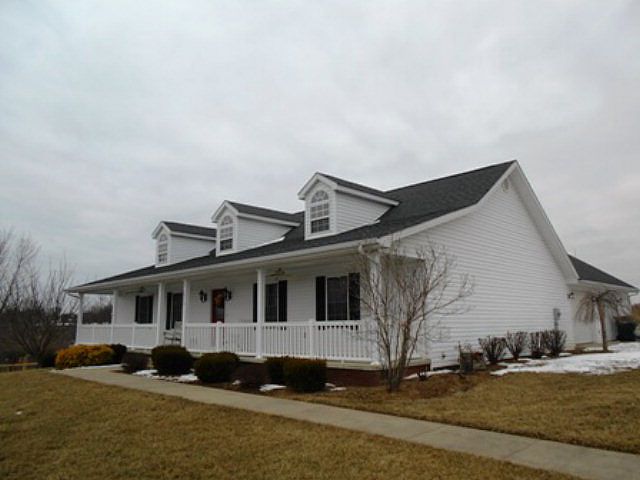 1st image of 1042 Woodland Dr