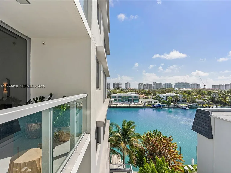 9521 E Bay Harbor Dr #705 — Photo 42