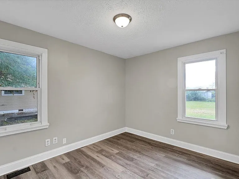 3328 Farnsley Rd — Photo 6