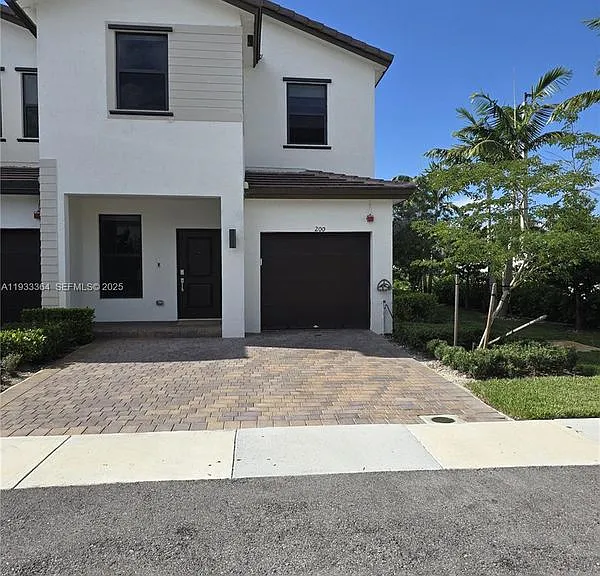 200 SW 159th Pl #TOWNHOUSE — Photo 1