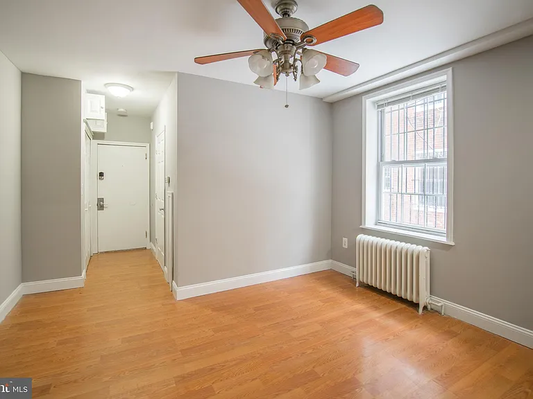 2123 Spring Garden St #1R — Photo 3