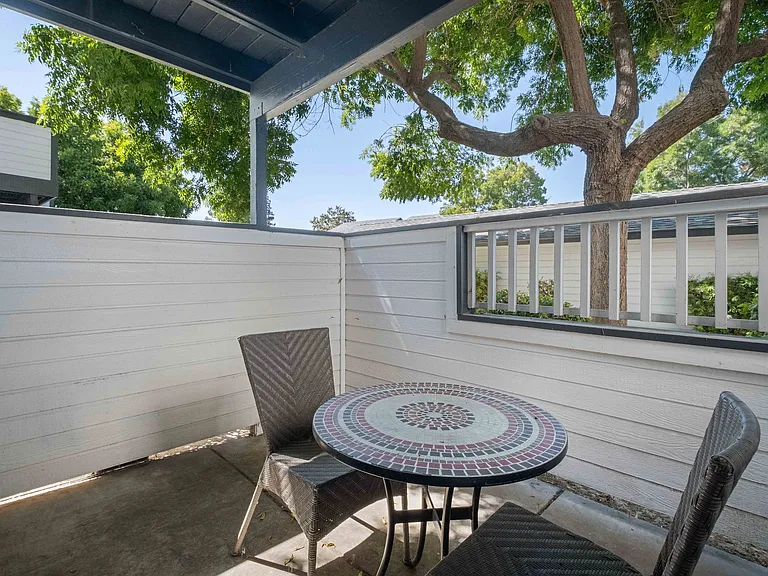 Terra House Apartments — Photo 16