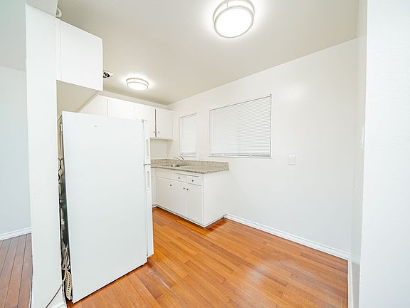 5th image of 354 Vernon St APT 202