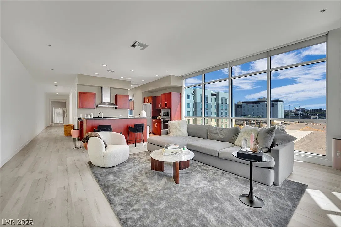 Panorama Towers — Photo 1