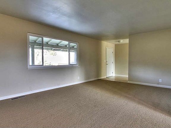 Formal Entry,Large Living Rm