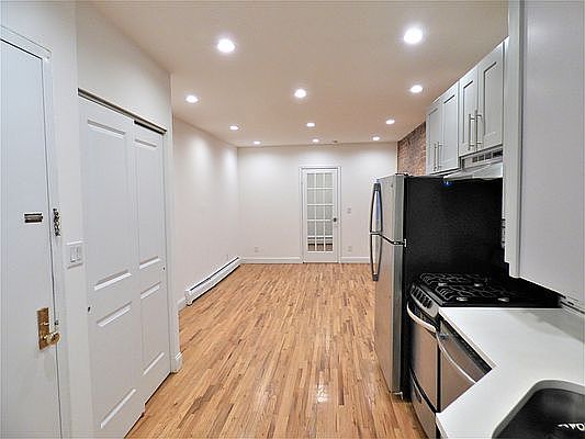 4th image of 305 E 92nd St APT 3B