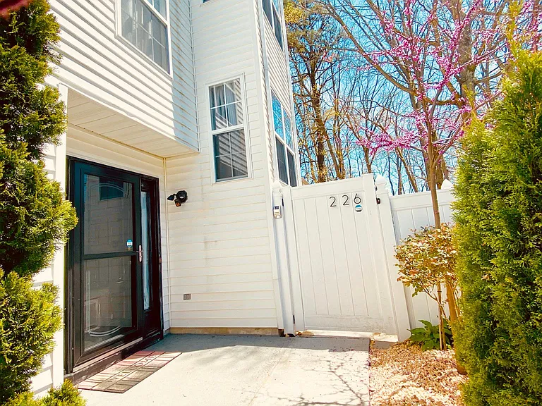 226 Moses Milch Dr — Photo 9