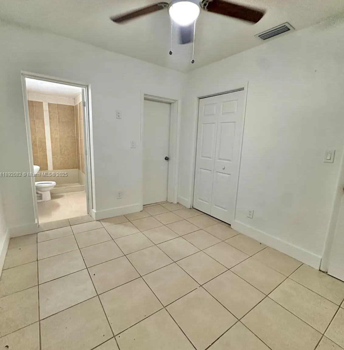 3 bed, 2.0 bath, 1258 sqft, $3,000 — Photo 3