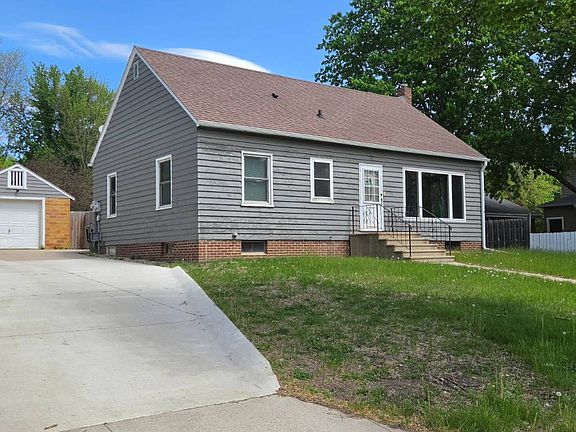 3rd image of 210 W Adams Ave