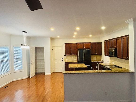 3rd image of 14811 Dunbeth Dr