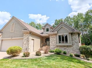 1648 Lakeview Ct, Arden Hills, MN 55112