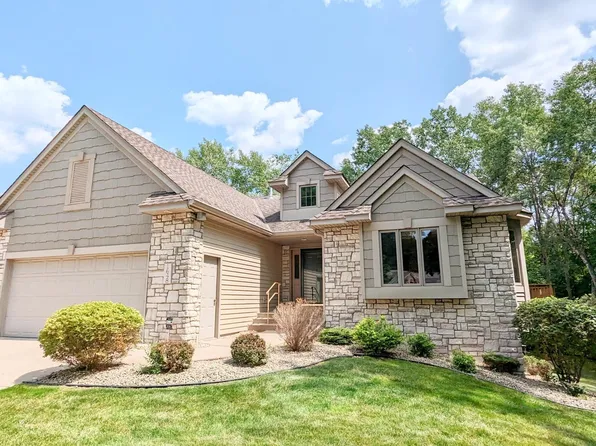 1648 Lakeview Ct, Arden Hills, MN 55112
