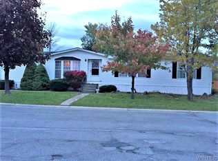 1134 Lockwood Dr, Lockport, NY 14094