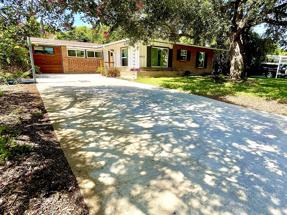 403 Marquis Ln